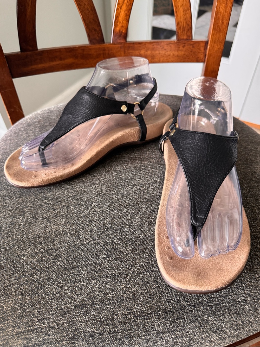 Vionic Kirra T-Strap Sandals Black 7 walking comfortable travel orthotic neutral
